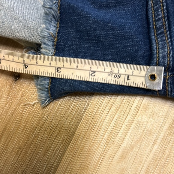 NEW Torrid Feel The Fit Mid Rise Cut Off Blue Distressed Denim Sz 18 Jean Shorts - Picture 5 of 5